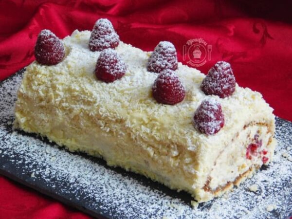 Bûche au mascarpone au chocolat blanc et framboises