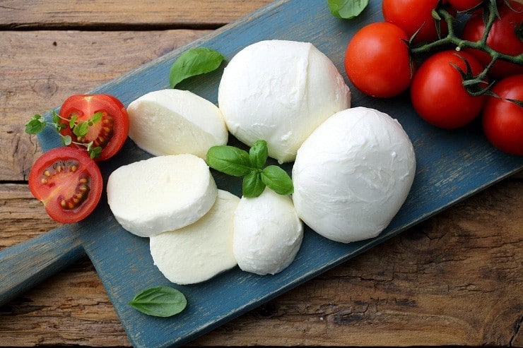 Ces personnes ne devraient jamais manger de tomates avec de la mozzarella : pourquoi 3
