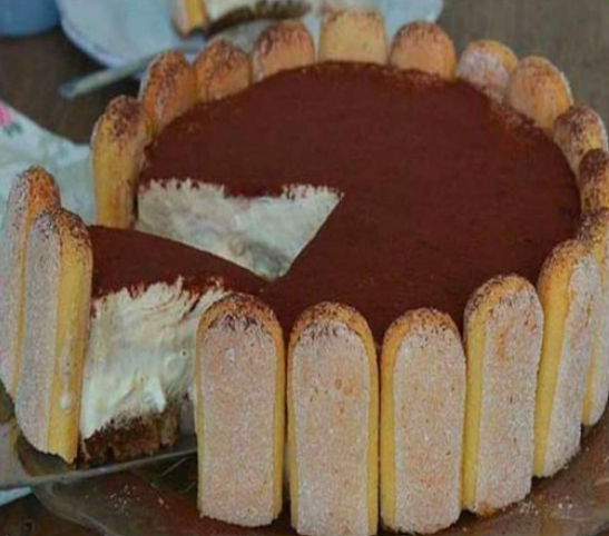 Charlotte façon tiramisu. un régal