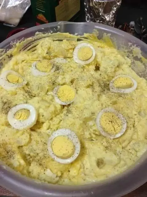 Célébrez la Convivialité avec la Salade de Pommes de Terre de Sharon : Recette Simple et Délicieuse