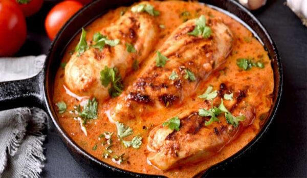 Délice Familial : Poulet Crémeux aux Tomates, une Recette Réconfortante