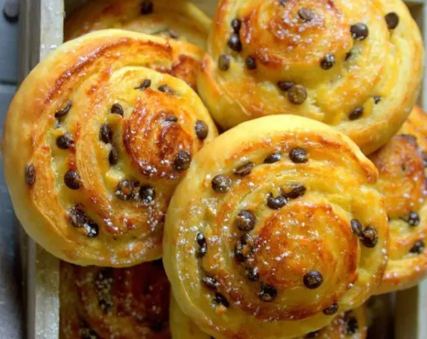 Délice Gourmand : Roulés à la Crème Pâtissière et Chocolat