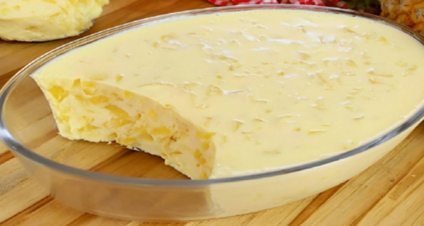 Glace à l’ananas simple un délicieux dessert