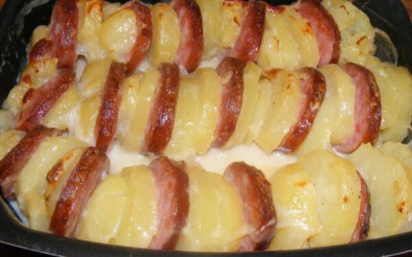 Gratin de pommes de terre ,et aux  saucisses