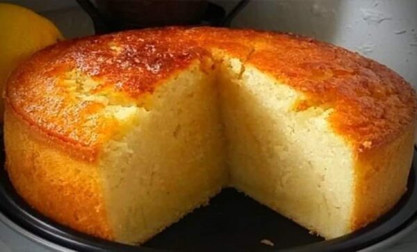 Gâteau au lait et à la semoule ultra moelleux parfumé à la vanille et au citron