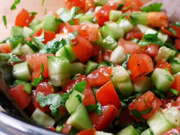 La salade diurétique qui dégonfle le ventre, expulse les liquides et brûle les graisses