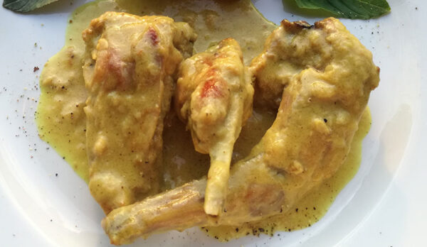 Lapin mijoté dans une sauce à la moutarde