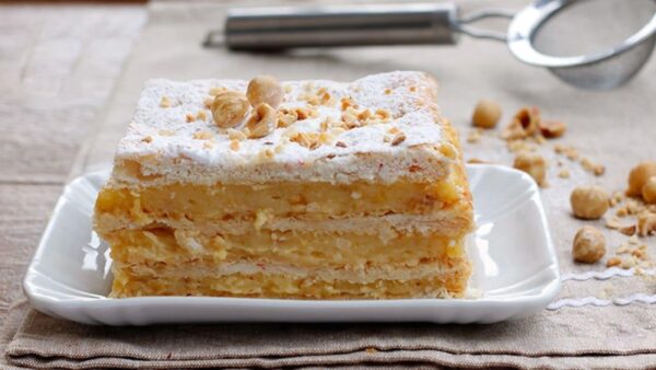 Millefeuilles Facile à la Crème Pâtissière & Noisettes
