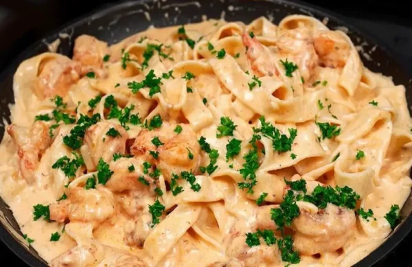 Pâtes aux Crevettes : Une Recette Rapide et Savoureuse en Moins de 15 Minutes