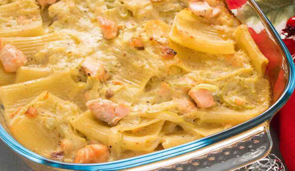 Pâtes gratinées au saumon et aux courgettes