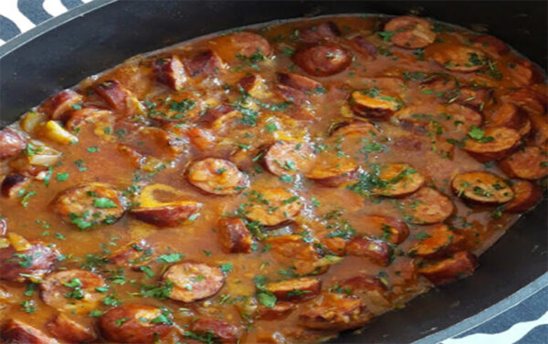ROUGAIL SAUCISSES… (ILE DE LA RÉUNION)