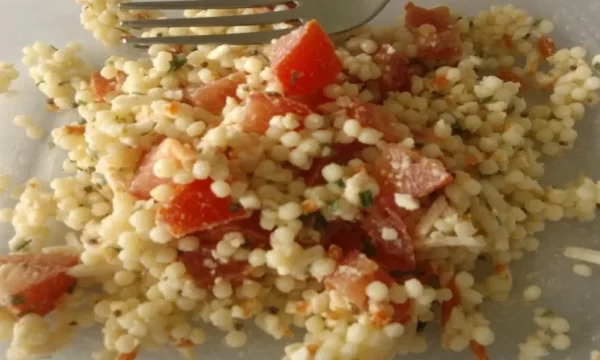 Recette de Salade de Pâtes Perles au Surimi : Légère, Savoureuse et Équilibrée
