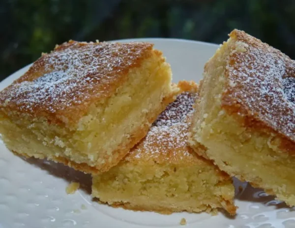 Recette délicieuse : Carrés aux Amandes moelleux et savoureux
