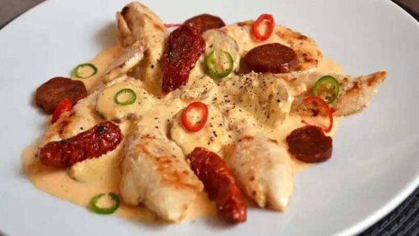 Recette facile d’aiguillettes de poulet avec sauce crémeuse au chorizo