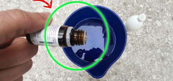 SOLS PARFUMÉS PENDANT DES JOURS : METTRE 1 GOUTTE DANS LE SEAU D’EAU