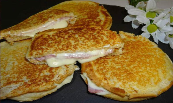 Sandwich jambon-raclette croquant et fondant