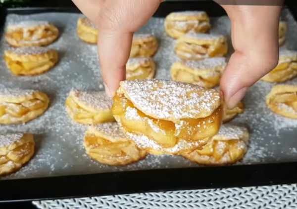 Si vous avez 1 pomme 🍏 et 1 oeuf ! faites ce fameux Biscuits qui rend le monde fou, ça fond dans la bouche.