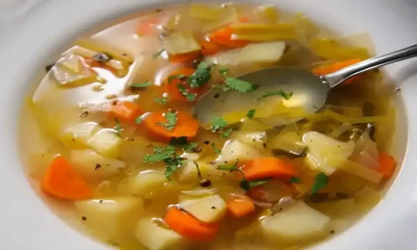 Soupe Détox aux Légumes : Un Guide Complet pour une Perte de Poids Saine en 7 Jours