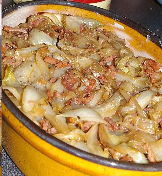 Succombez à la Gourmandise : Recette de Tartiflette d’Endives Réconfortante