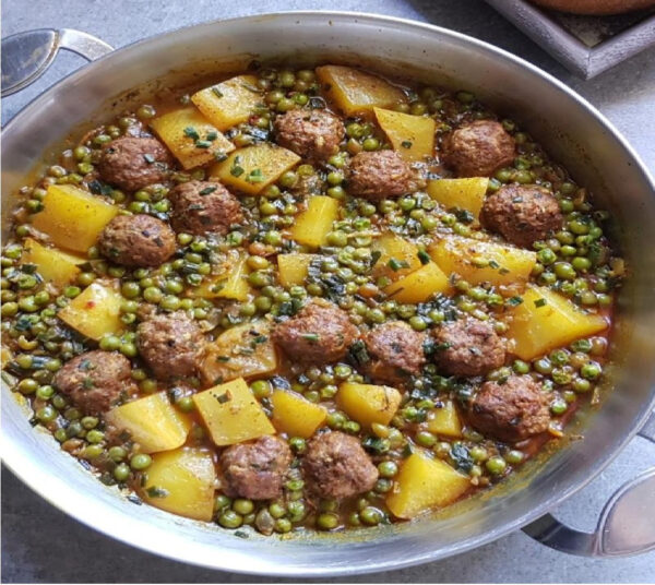 Tajine de viande hachée, petits pois et pommes de terre