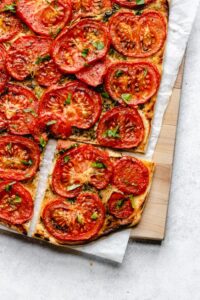 tarte tomate moutarde depuis recettemoderne.com