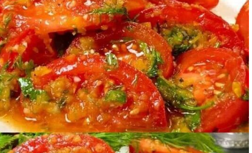 Tomates confites sont juteuses et irrésistibles