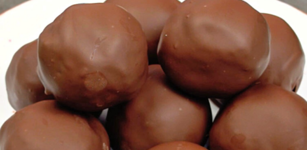 Truffes à la noix de coco et au chocolat : délicieuses avec très peu d’ingrédients !