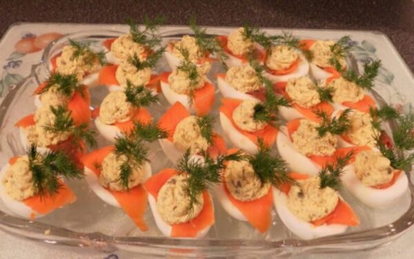 Œufs farcis au saumon fumé: une entrée savoureuse et élégante